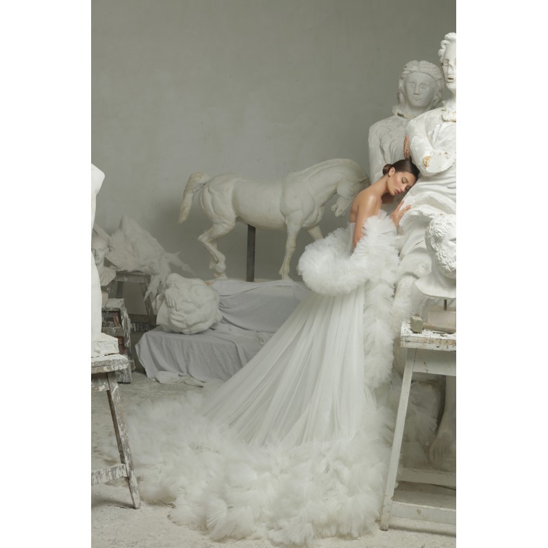 WSPANIAŁA SUKNIA BIDAL Z KOŚCI SŁONIOWEJ