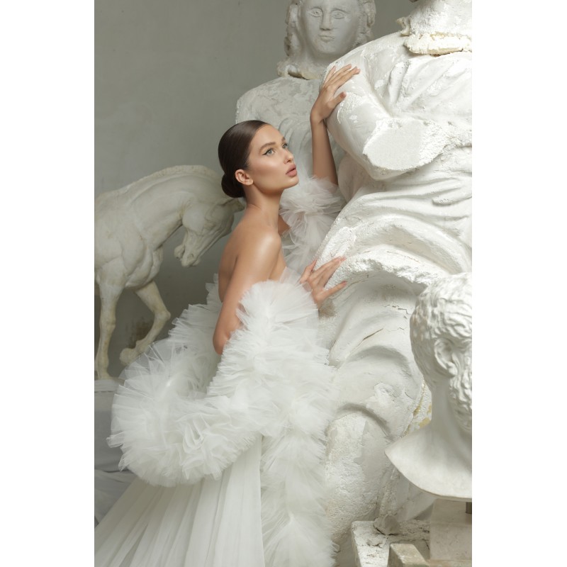 WSPANIAŁA SUKNIA BIDAL Z KOŚCI SŁONIOWEJ