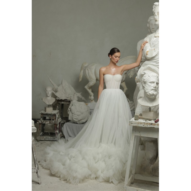 WSPANIAŁA SUKNIA BIDAL Z KOŚCI SŁONIOWEJ